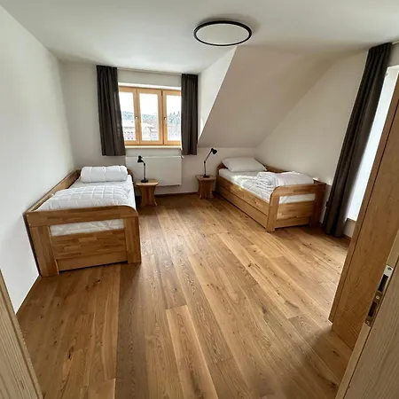 アパート Helly - -